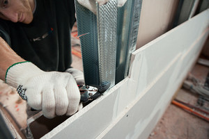 Polugaste_makaze/D15A_work_man_drywalling2_1